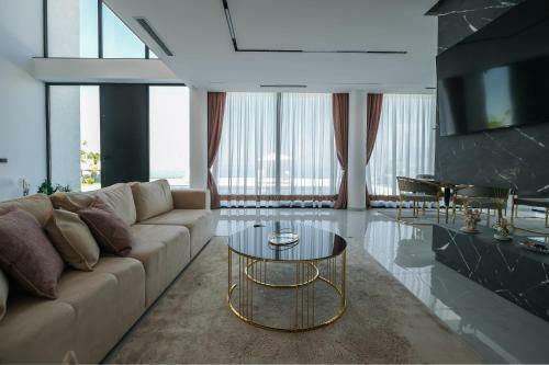 Panoramic Lake View Luxury Villa