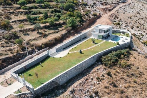 Panoramic Lake View Luxury Villa