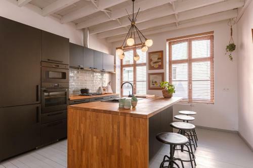 Midcentury Design Apartment With Outdoor Patio