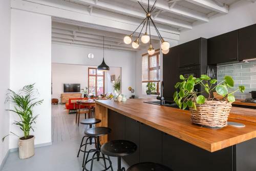 Midcentury Design Apartment With Outdoor Patio
