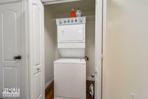 Villa New, 3bdrm Tropical Oasis, Central, Garage, Fireplace, Wifi!