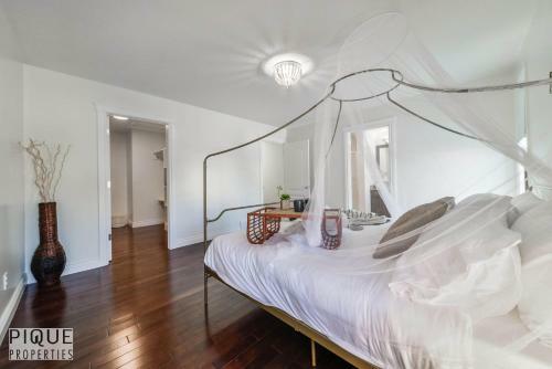 Villa New, 3bdrm Tropical Oasis, Central, Garage, Fireplace, Wifi!