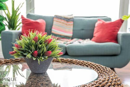 Villa New, 3bdrm Tropical Oasis, Central, Garage, Fireplace, Wifi!