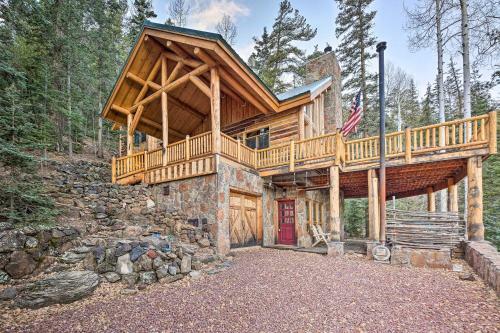 Rustic Greer Cabin With Mountain Views!