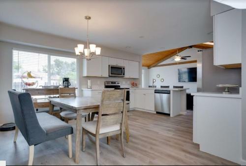 Private Resort Centrally Located W/ Outdoor Oasis.