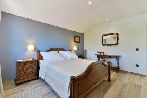 Modern Rustic Villa Kate