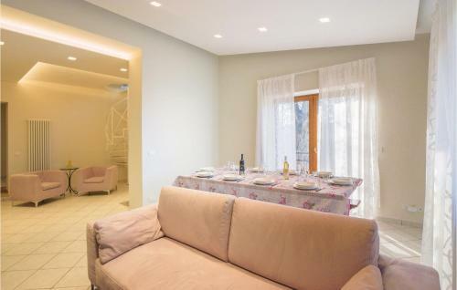 Nice Home In Arcidosso With Wifi And 5 Bedrooms