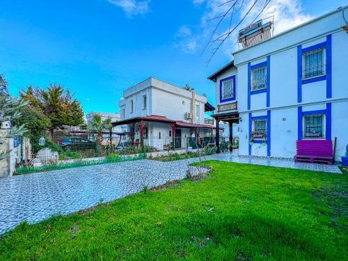 Huge 3br Villa With A Beautiful Garden At Ortakent