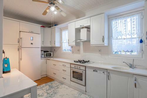 Huge 3br Villa With A Beautiful Garden At Ortakent
