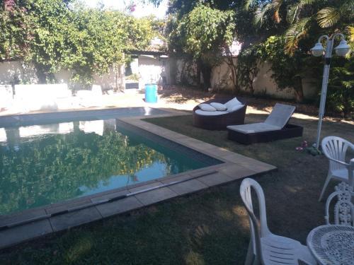 Casa Com Piscina Em Gerib� Para Temporada.