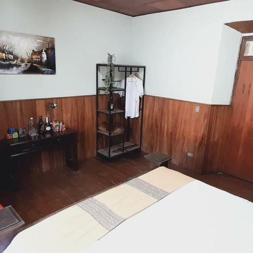 Hostal Hotel Much�