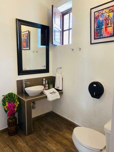 Hostal Hotel Much�