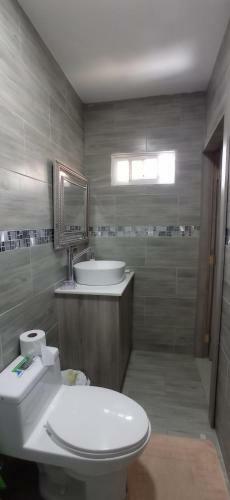 Precioso Y Moderno Apartamento Con Parqueo Gratis.