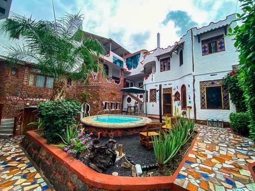 Maidith White Cove Hotel