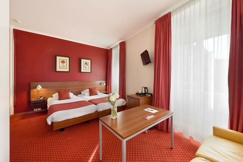 Hotel International & Terminus(.)