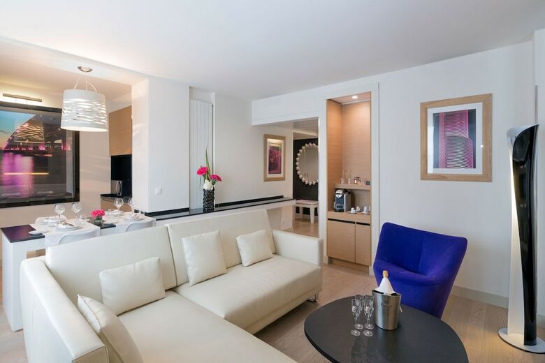 Hotel N'vy Manotel