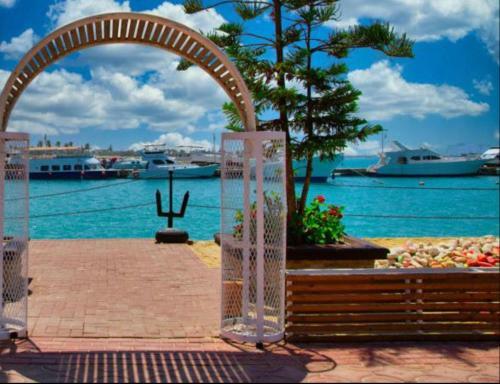 Sea View Apartment In Porto Marina