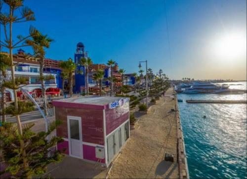 Sea View Apartment In Porto Marina