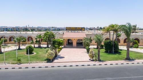 Golden Lake Marina Hotel