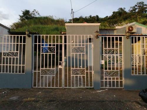Casa Cerca de Comunidad Indigena Y Canal de Panam�