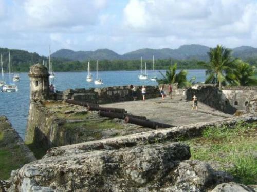 Casa Cerca de Comunidad Indigena Y Canal de Panam�