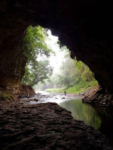 Casa Cerca de Comunidad Indigena Y Canal de Panam�