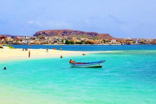 Comfortable And Spacious Apartment With Ocean Views Of Cabral Beach