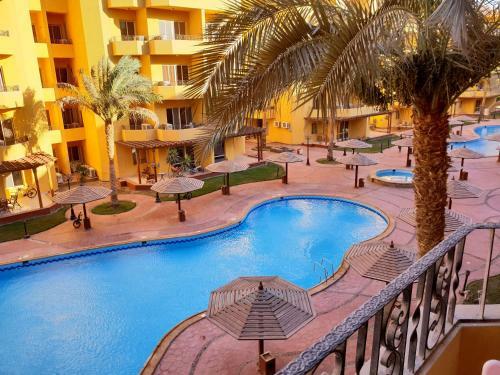 British Resort Pool View Apartments