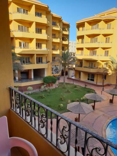 British Resort Pool View Apartments