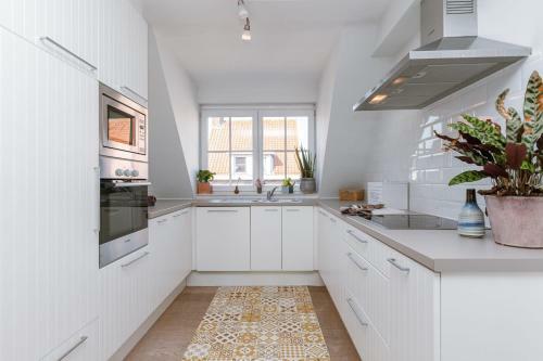 Modern And Bright Duplex Family Apartment With Terrace