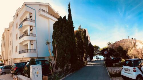 Apartments By The Sea Makarska - 16650