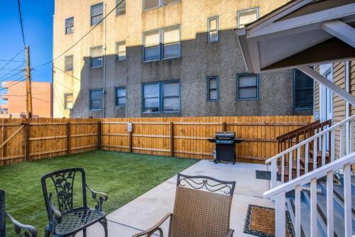 8br Downtown, Pool Table & Mini Golf, Foosball