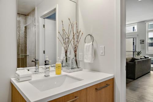 Contemporary Chic Lifestyle Loft - Espadin Lohi