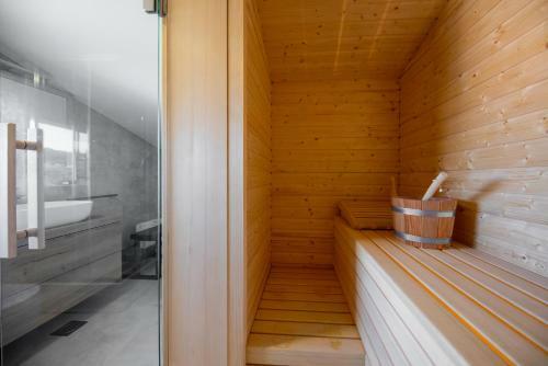 Villa Esquel - With Heated Pool