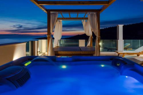 Villa Esquel - With Heated Pool