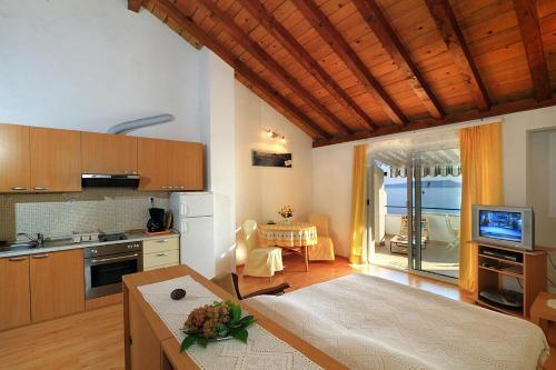 Apartments By The Sea Pisak, Omis - 6897