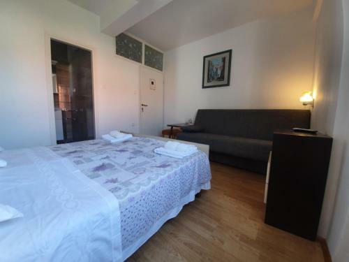 Hostal Rooms Neda Rab