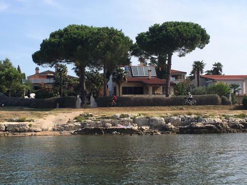 Karigador Beach House