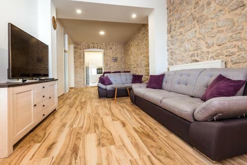 Marinus Apartments