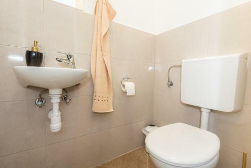 Marinus Apartments