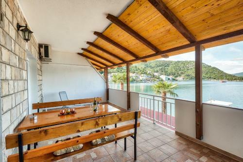 Marinus Apartments