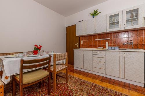 Apartments In Dramalj 41601