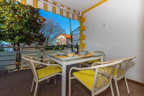Apartment In Dramalj 41535
