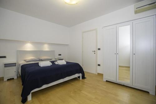 Apartments By The Sea Palit, Rab - 13990