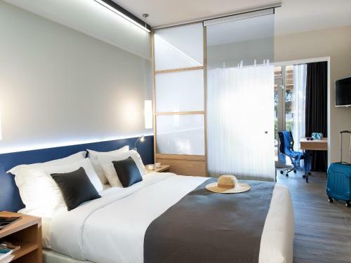 Blue Dolphin Hotel