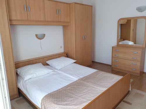 Apartmani I Sobe Jusi?