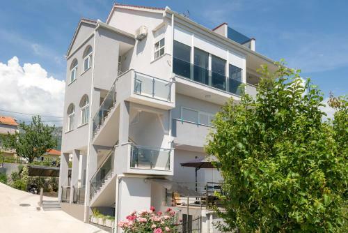 Apartments Kapo