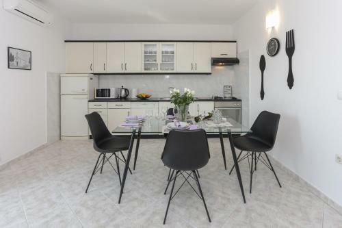 Charming Carmen Apartment