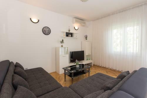 Apartment Mate