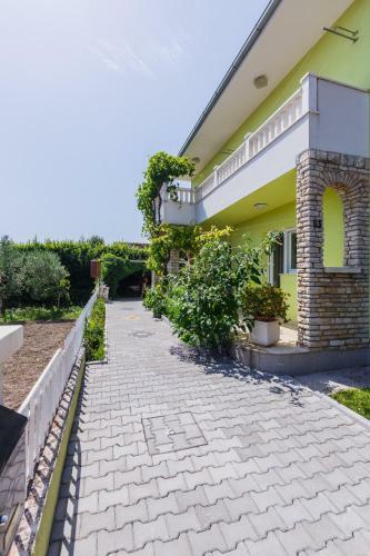 Family Friendly Apartment Kastelo